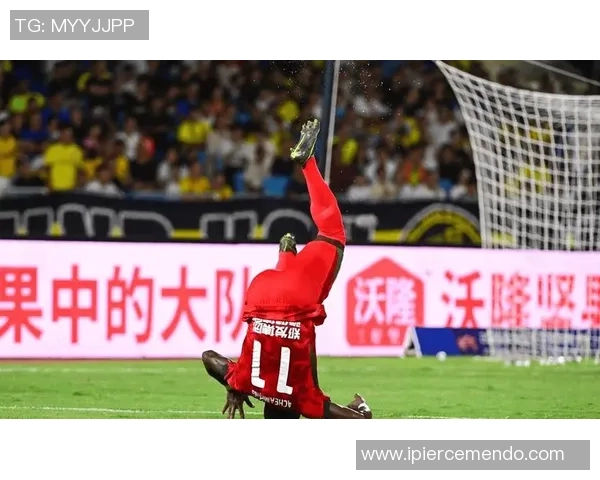 加纳足球明星因伤缺席重要比赛球迷心痛不已 加纳足球明星因伤缺席重要比赛球迷心痛不已