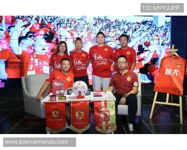 走近绿茵场上的传奇人物深度访谈足球明星的成长与梦想 走近绿茵场上的传奇人物深度访谈足球明星的成长与梦想